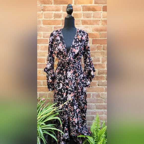 Stunning Floral Wrap Dress - Picture 1 of 7